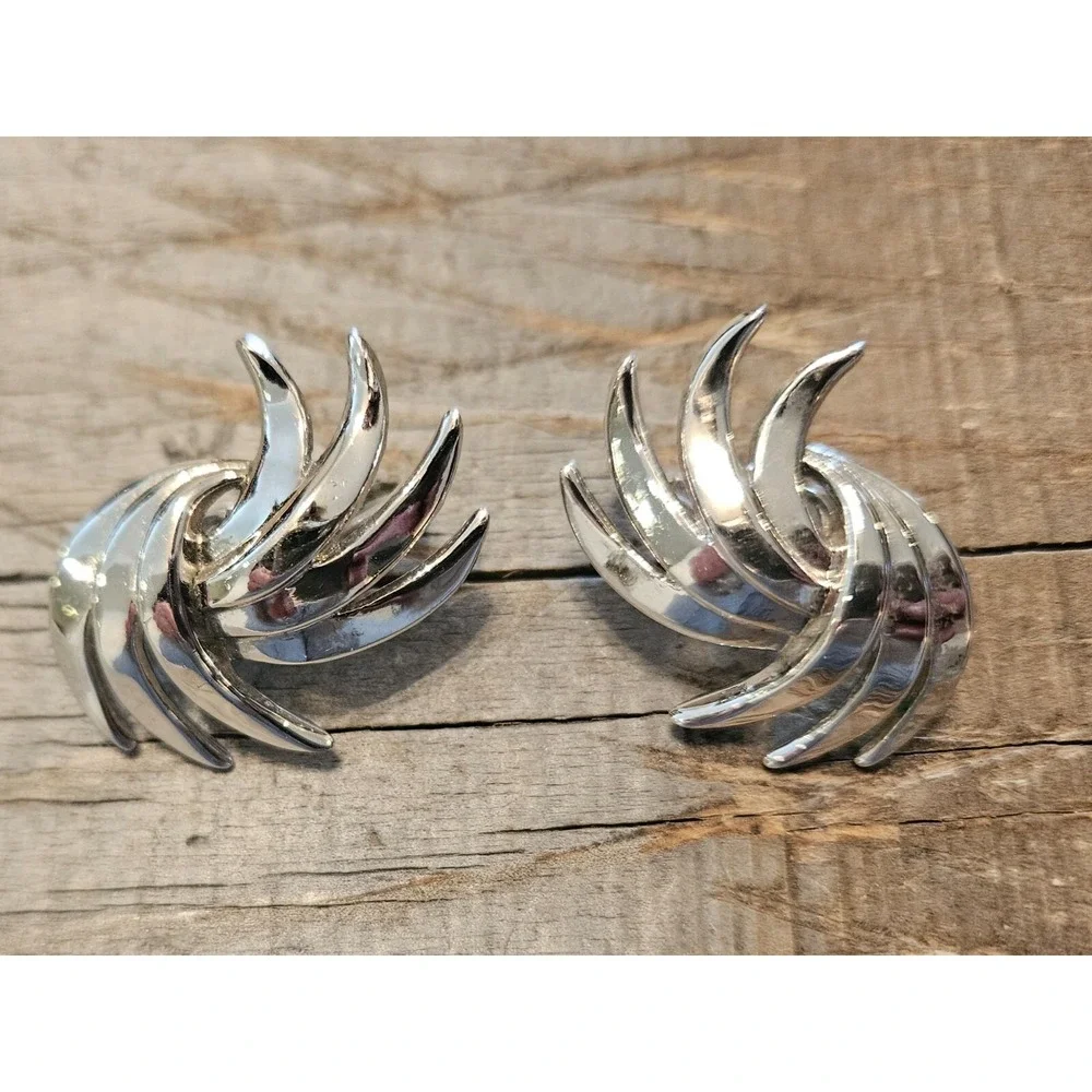 Silver Tone Clip On Earrings Abstract‎ Swirl Statement Jewelry